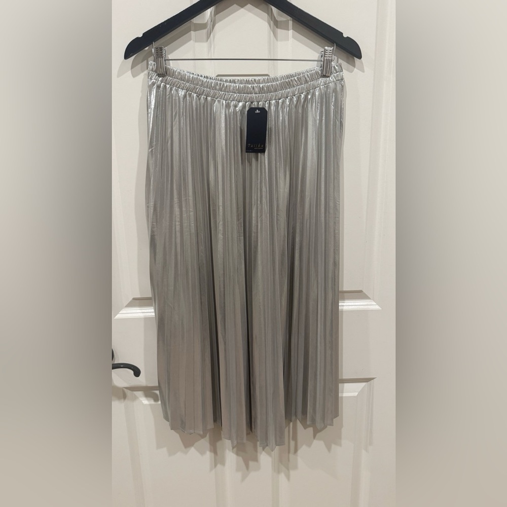 BNWT Tullea Metallic Silver Accordion Midi Skirt size Medium STUNNING - Picture 4 of 8